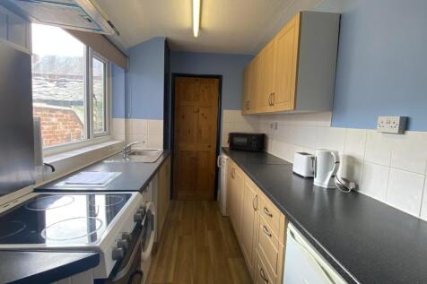 Sincil Bank // 3 Bed & 2 Bath // July 2027 photo 4