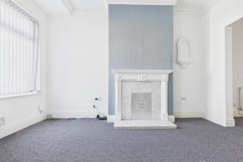 CAM04739G0-PR0300-STILL003