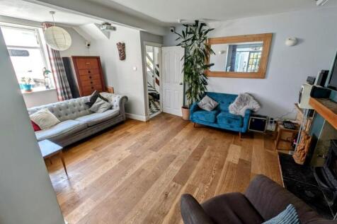 24 Church Rd lounge 2 1.jpg