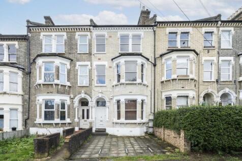 3-bed flat on Helix Gardens, Brixton, £3,500/mo