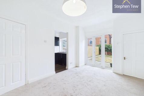 Beverley Grove, Blackpool, FY4 photo 3