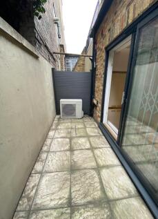 160 A Kings Cross Road exterior rear courtyard.j