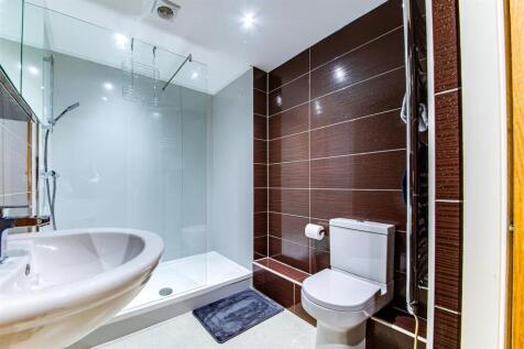 Bathroom 1.1.jpg