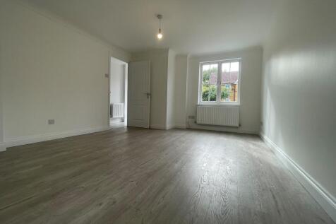 Karina Close, Chigwell, Redbridge photo 3