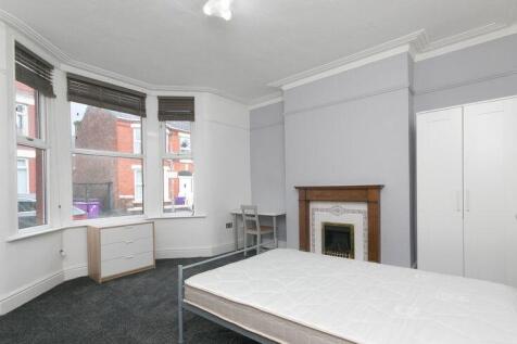 Four bedroom Student House - Lawrence Road, L15 photo 3