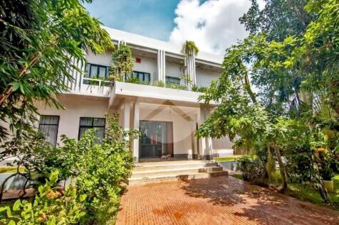 7 Bedroom Luxury Villa with Guest Apartments For Sale - Sangkat Siem Reap, Siem Reap