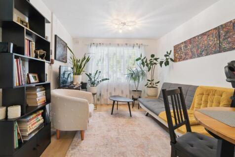 194 Heathfield Drive CR4 reception 1b.jpg