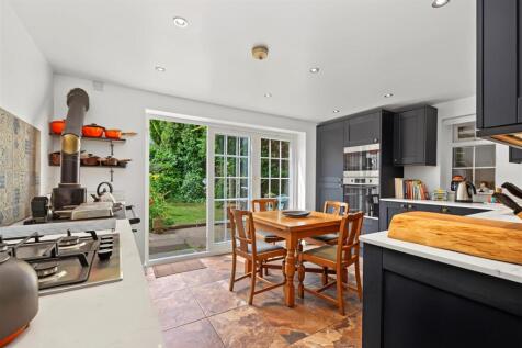 Kitchen (2).jpeg