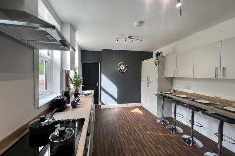 Manor Court Road, Nuneaton, Warwickshire, CV11 photo 5