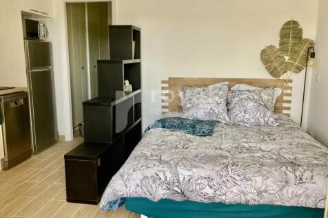 Optimized sleeping space in renovated studio close