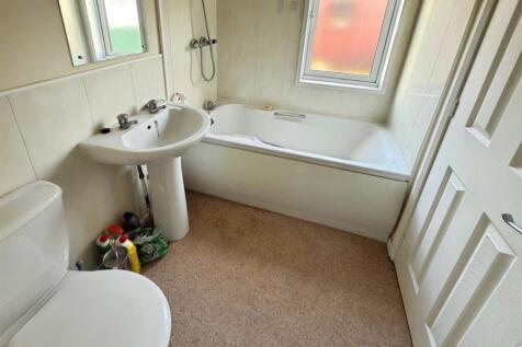 6cd68851-BATHROOM.jpg