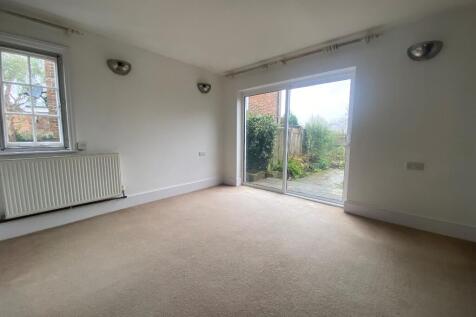 High Street, TN22 photo 3