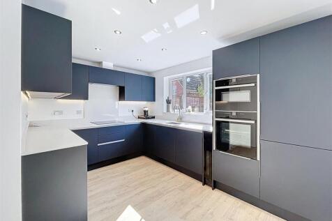 Open Plan Kitchen &amp; Breakfast Area.