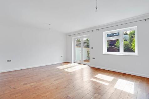 03-4016JHPropWpen - 3 Aspen Mews - 2-small.jpg