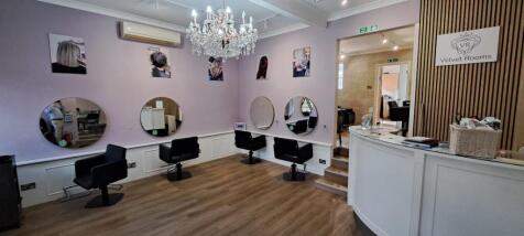 Front salon 51 b.jpg