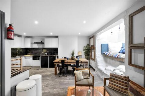Reception/Kitchen