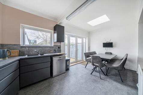 1410391-3-698b1c0...