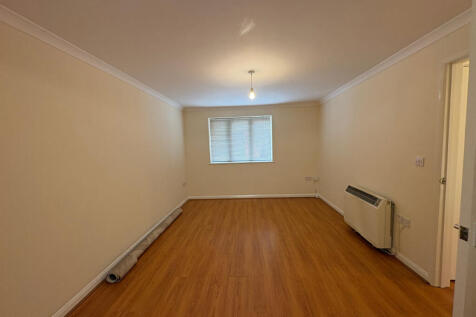 Station Approach, Ludgershall, SP11 photo 3