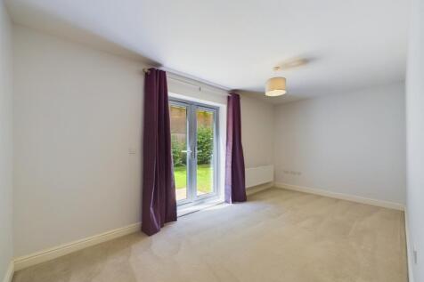 Heating & Hot Water Included, Pallatia Court, High Wycombe, Buckinghamshire photo 4