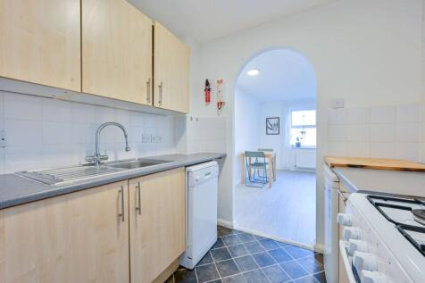 1 bed, 1 bath Flat in London - Photo 3