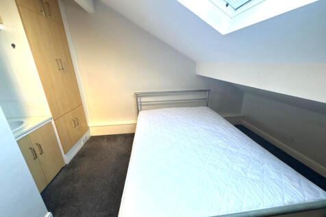 Knowle Mount,  Leeds, LS4 photo 2
