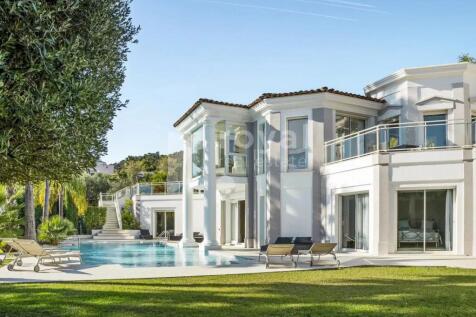 Prestigious sea view property surrounded by a Medi