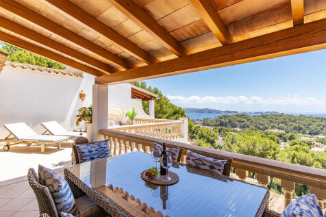 Apartment with a spacious terrace in Peguera