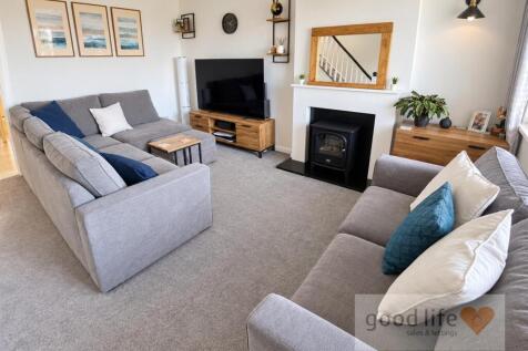 20261002_200545099_iOS20 southwold terrace.jpg