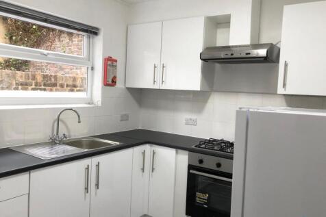 Large 2 Bedroom Garden Flat