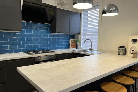 Final Ensuite Room Remaining // West End // September 2027 photo 4