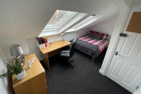 A spacious and bright large double bedroom with...