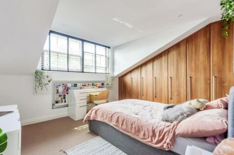 62b2eb58666e1-l-8637