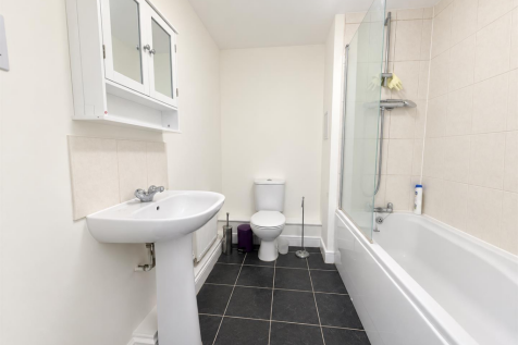 Bramley Crescent, Ilford photo 3