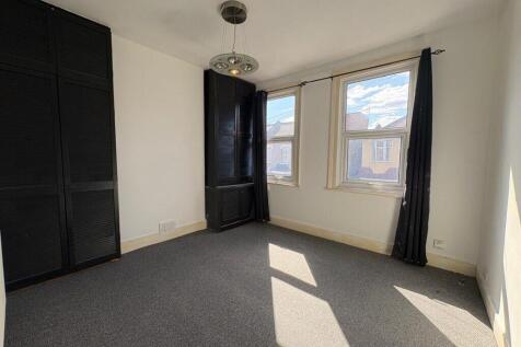 3 Bedroom Terraced House – Napier Road, Tottenham N17 photo 3