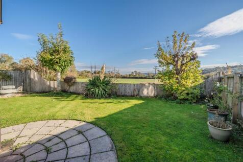 64 Cambria Close-5.jpg