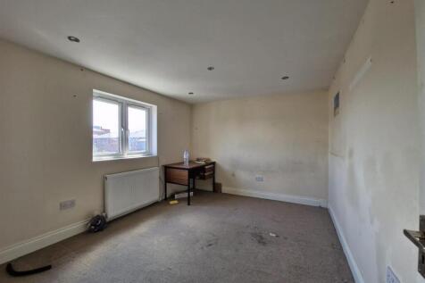 Bedroom 2 (loft).jpg