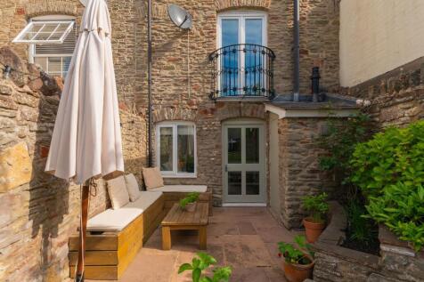 1B0R8WE - External F.jpg