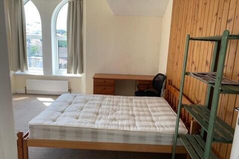 Bedroom 1.jpg