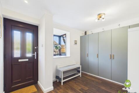 EweMove Estate Agents Basingstoke - Highmoors