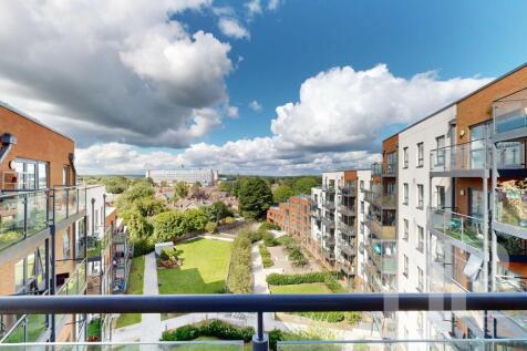 Lounge/dining/kitchen area