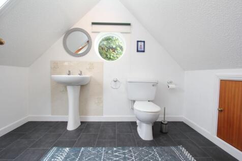 En-Suite Cloakroom/WC.