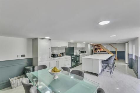 Kitchen/ Family Room