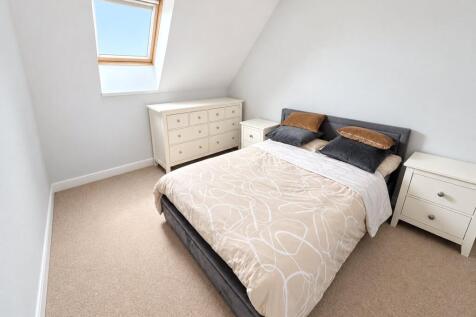 Rayleigh Road, Hutton, Brentwood, Essex, CM13 photo 4