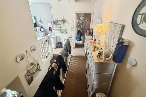 Victoria-Road-Rushden-Hallway.jpg