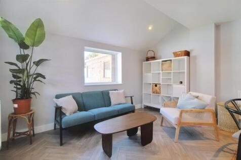 3 Living Area.jpg