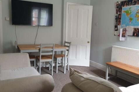 55 Cranwell Street - Luving Area.jpeg