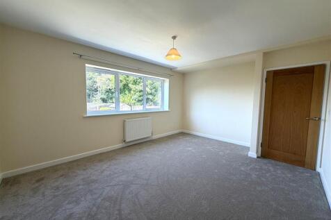 Lancaster Road, Uxbridge photo 4
