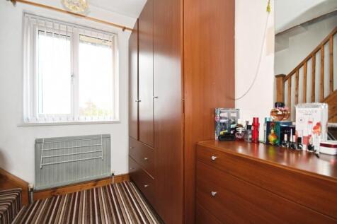 DRESSING ROOM 03.jpg