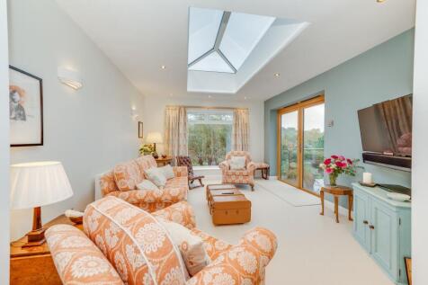 KITCHEN, DINER AND LIVING ROOM