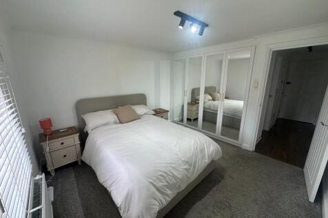 BEDROOM .jpg